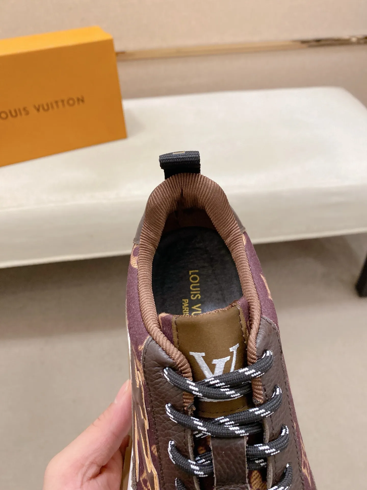 Factory price: 442💰🎉🎉LV~Louis Vuitton trendy men's shoes, new shipments, latest matching, same style as the official website, super high quality, best-selling season [strong][strong][strong] Selected first-layer cowhide, comfortable and breathable mesh lining, original last, comfortable on the feet, wear-resistant rubber outsole, size: 38-44.